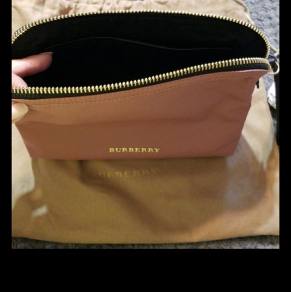 AUTHENTIC BURBERRY CLUTCH MAKEUP BAG - Picture 2 of 4